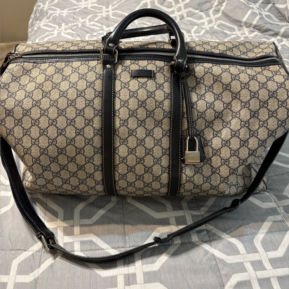 Gucci Beige and Black Travel Bag Duffle